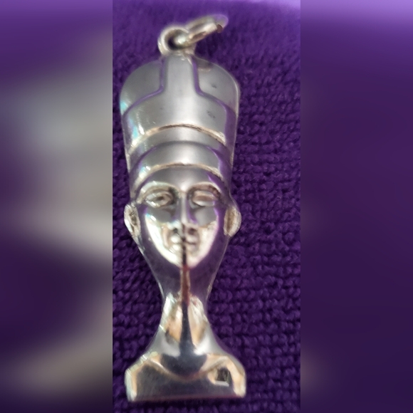 Vintage Egyptian Queen - Picture 2 of 8